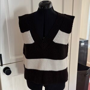 Chic Black and White Knit Vest